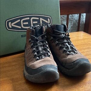Keen Targhee IV Mid Waterproof Hiking Boots - Big Kids' Size 4